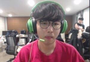 在这个足球 在这个足球