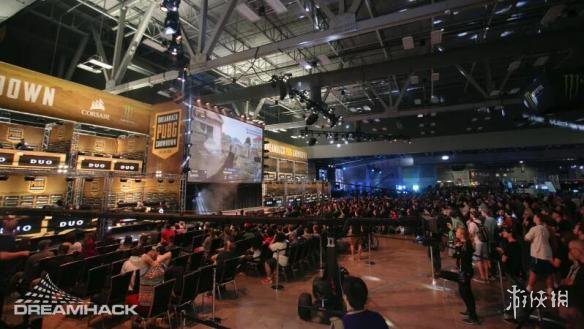 很多球迷容 很多球迷容