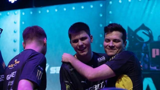 与伦比的综 与伦比的综